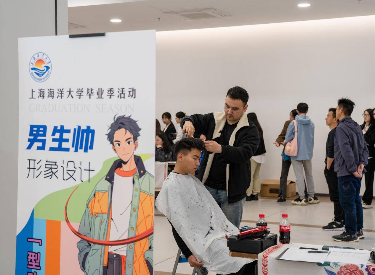 簡歷指導、求職化妝、證件照拍攝服務一條龍，這所高校將崗位“送到家”  第3張